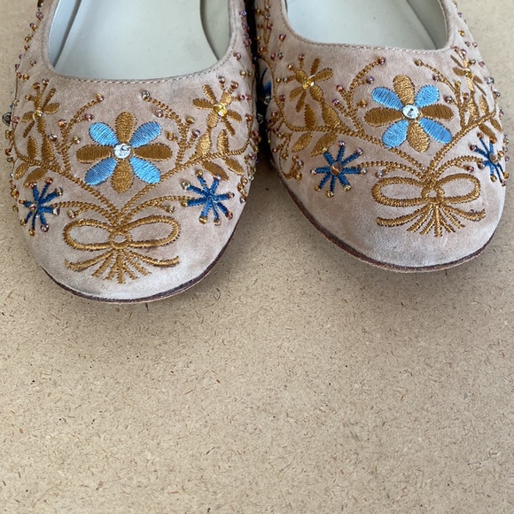 Circa Joan&David Leather Upper & Sole with Embroidered Beaded Detail. Size 7.5 - Picture 8 of 11